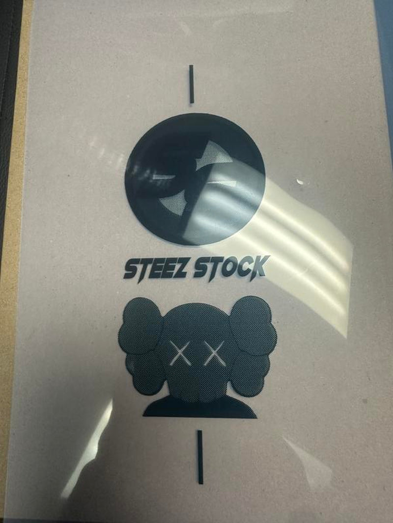 3D Printed Stand Figurine/Controller Mount - Unique Artwork with Functional Design for Gaming Setup